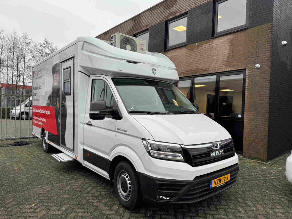 bus7-min (1)1 De 7Solutions Service Truck van buiten